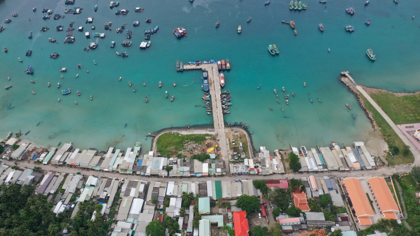 "Chạy trên đảo Thổ Chu hay chạy ở bất cứ nơi đâu, tôi không quên mình là người Việt Nam, là thế hệ trẻ Việt Nam, cần nỗ lực, sống có ích và cống hiến, xây dựng Tổ quốc", Ngọc Mai nhấn mạnh. "Chạy trên đảo Thổ Chu hay chạy ở bất cứ nơi đâu, tôi không quên mình là người Việt Nam, là thế hệ trẻ Việt Nam, cần nỗ lực, sống có ích và cống hiến, xây dựng Tổ quốc", Ngọc Mai nhấn mạnh.