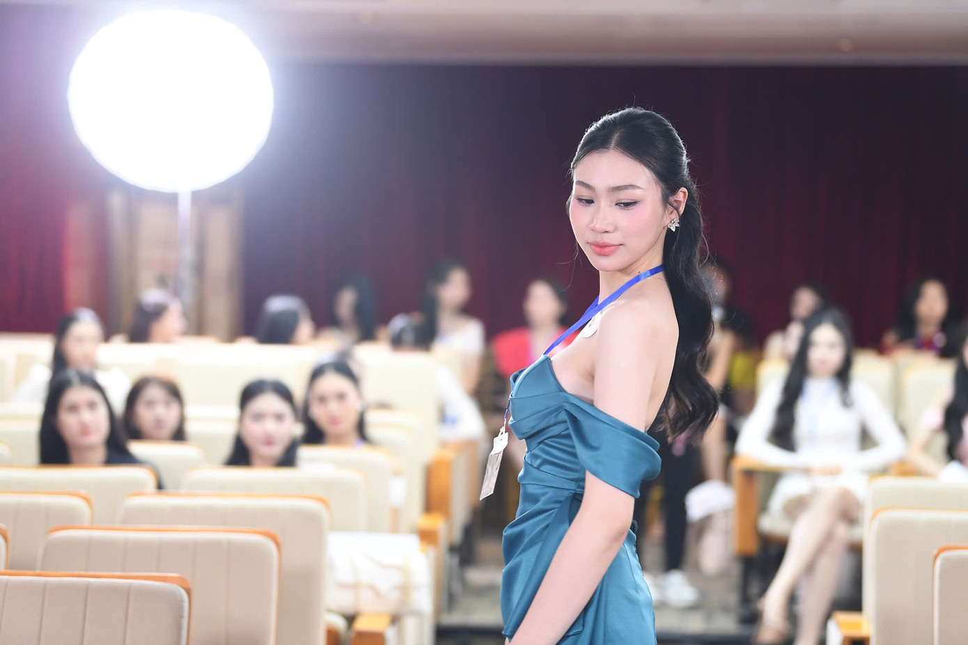 “Mình đến với cuộc thi bằng sự tự tin, tinh thần sẵn sàng chinh chiến và cống hiến hết mình. Mình tin rằng, đây là hành trình đầy ý nghĩa, nơi mình có thể học hỏi, trau dồi và nâng cấp bản thân từng ngày”, cô chia sẻ.