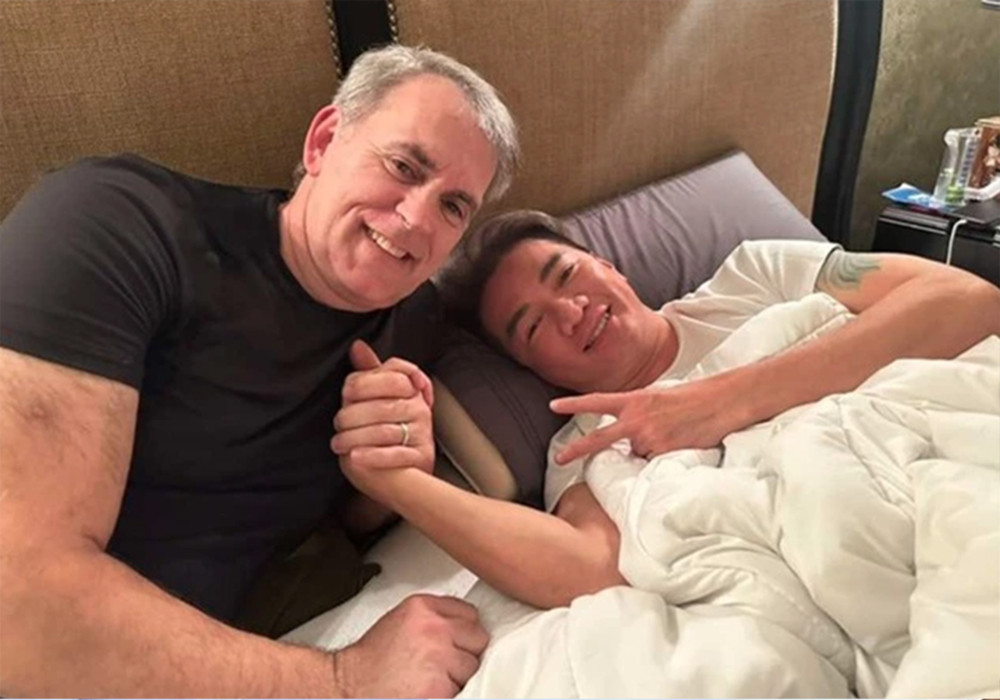 Đàm Vĩnh Hưng và tỷ phú Gerard Williams thời điểm nam ca sĩ gặp nạn. Đàm Vĩnh Hưng và tỷ phú Gerard Williams thời điểm nam ca sĩ gặp nạn.