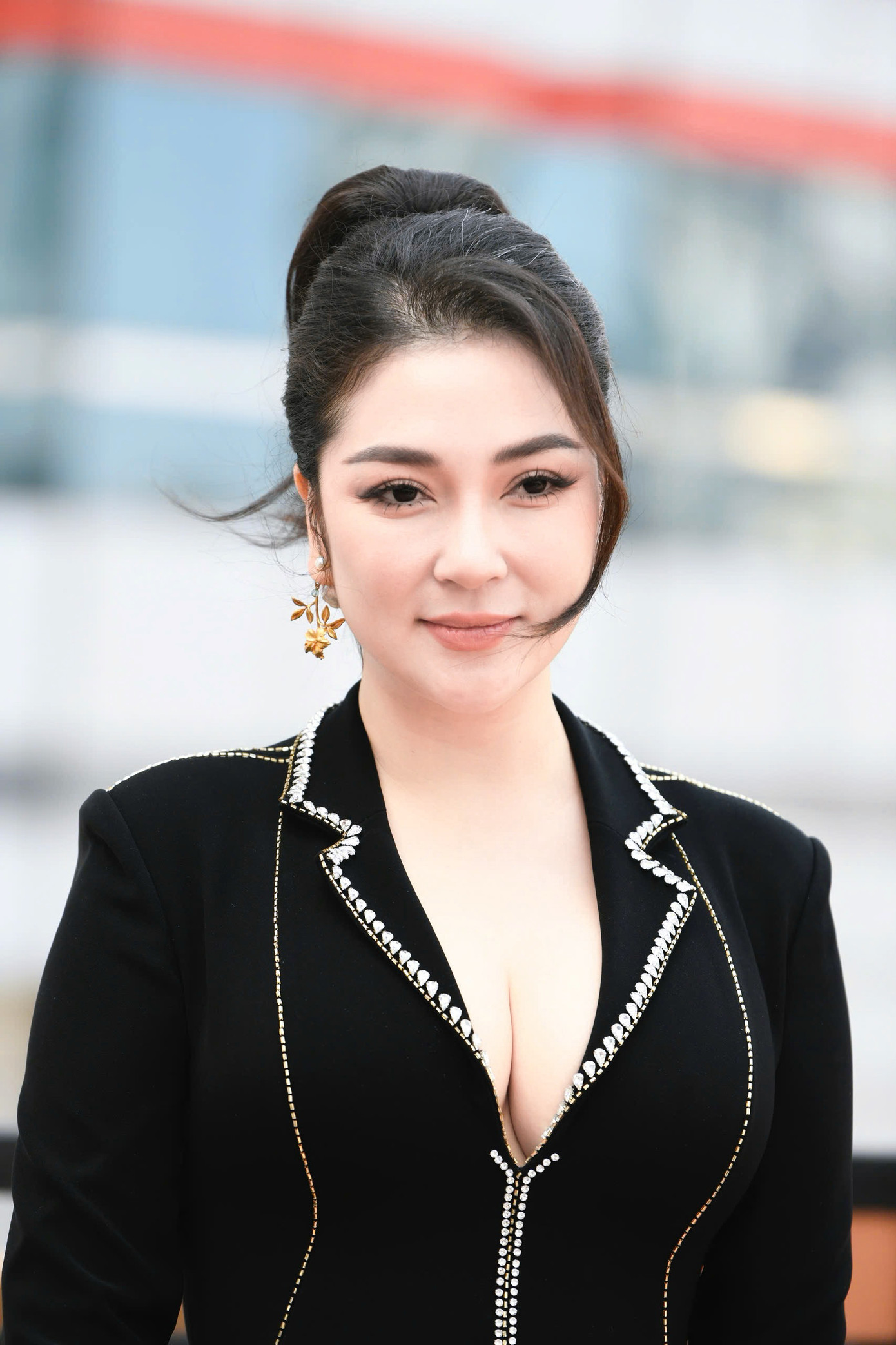 Chia sẻ bên lề, Hoa hậu Nguyễn Thị Huyền tiết lộ con gái cô chưa bao giờ có ý định thi nhan sắc, cũng không quan tâm tới giới showbiz.