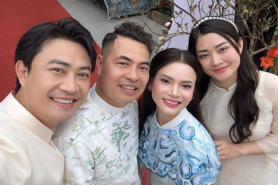 Lễ ăn hỏi của NSND Phương Thảo và bạn trai doanh nhân. Lễ ăn hỏi của NSND Phương Thảo và bạn trai doanh nhân.