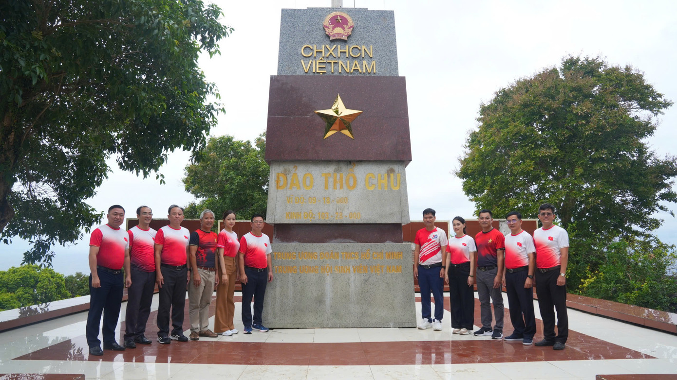 Theo nhà báo Phùng Công Sưởng, Tiền Phong Marathon 2025 tại Quảng Trị như một lời tri ân, tôn vinh những hy sinh của thế hệ đi trước, đồng thời nhắc nhở thế hệ sau tiếp nối truyền thống cách mạng, trên hành trình hướng đến tương lai. Theo nhà báo Phùng Công Sưởng, Tiền Phong Marathon 2025 tại Quảng Trị như một lời tri ân, tôn vinh những hy sinh của thế hệ đi trước, đồng thời nhắc nhở thế hệ sau tiếp nối truyền thống cách mạng, trên hành trình hướng đến tương lai.
