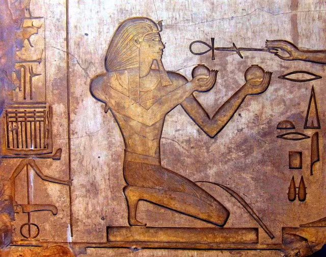 Một bức phù điêu bên trong lăng mộ Pharaoh Thutmose II - Ảnh: BẢO TÀNG AI CẬP Một bức phù điêu bên trong lăng mộ Pharaoh Thutmose II - Ảnh: BẢO TÀNG AI CẬP