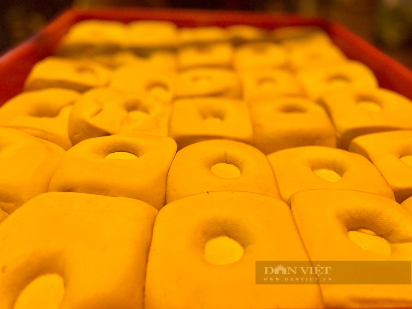 Tàu hủ vàng ươm, đẹp mắt trước khi được chiên lên. Ảnh: Hồng Phúc Tàu hủ vàng ươm, đẹp mắt trước khi được chiên lên. Ảnh: Hồng Phúc