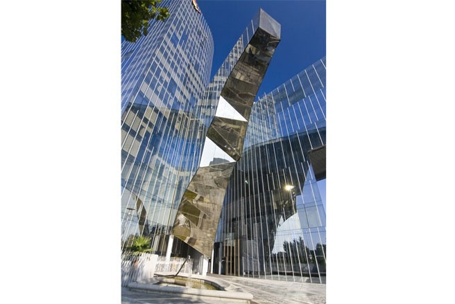 Đây là tòa nhà trụ sở đầy sáng tạo của hãng khí đốt Torre Mare Nostrum ở Barcelona, Tây Ban Nha