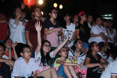 Luôn nhận được sự cổ vũ cuồng nhiệt từ các em học sinh