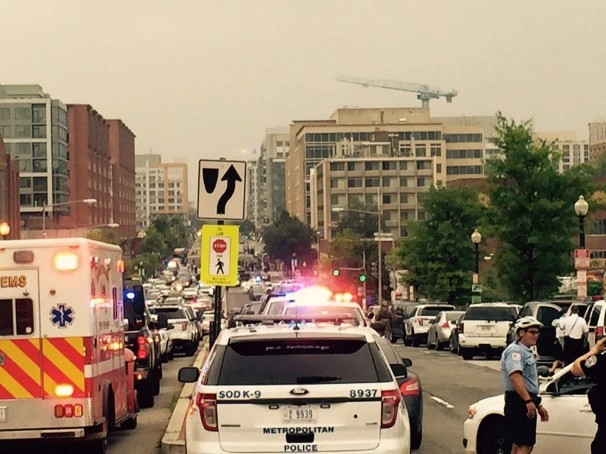 Cảnh sát bao vây, xác minh vụ xả súng ở căn cứ hải quân Mỹ ảnh 3