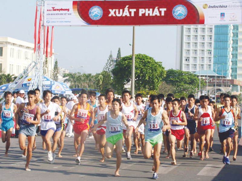 Các VĐV xuất phát trong cuộc đua tại Nha Trang năm 2009 Ảnh: T.Vũ