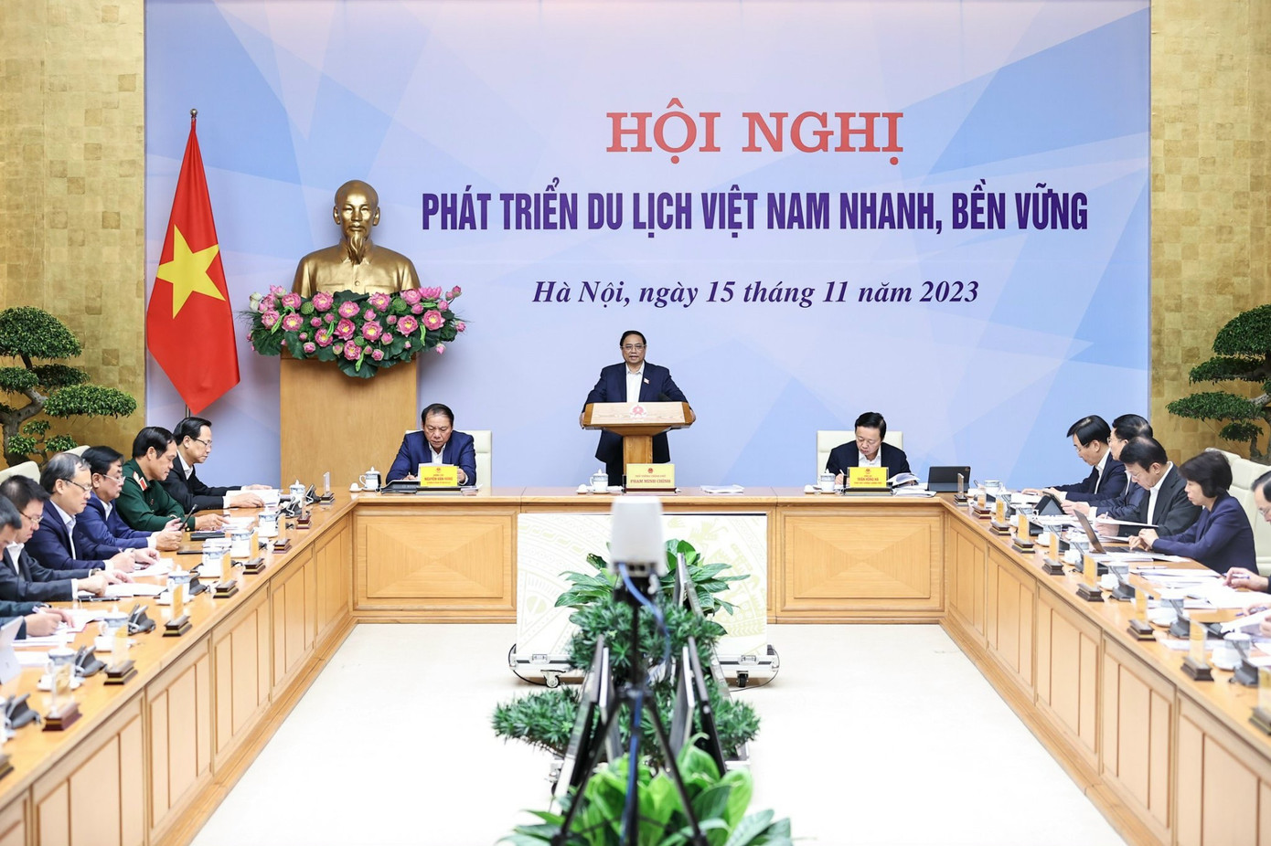 Hội nghị Phát triển du lịch Việt Nam nhanh, bền vững diễn ra dưới sự chủ trì của Thủ tướng Chính phủ Phạm Minh Chính