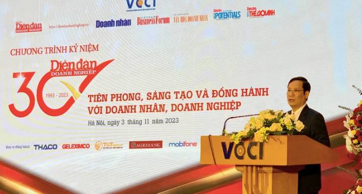 Phó Tổng Biên tập phụ trách Tạp chí Diễn đàn Doanh nghiệp Nguyễn Linh Anh.