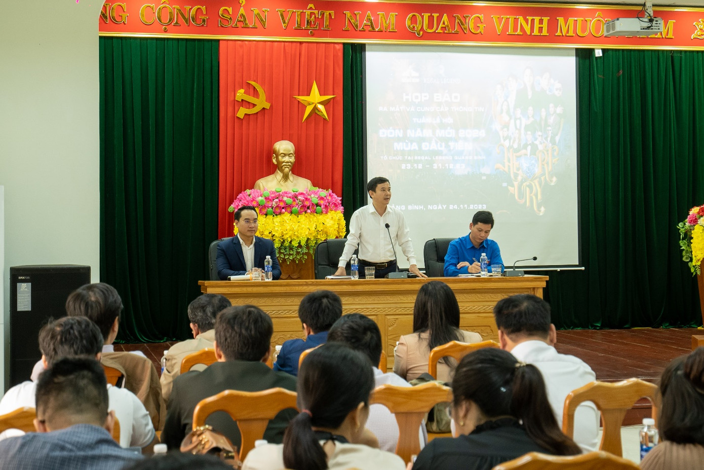 Tại họp báo sáng ngày 24/11, đại diện Regal Group đã chính thức công bố tuần lễ Legend Festival 2024 và cuộc thi "Tìm kiếm tài năng - QuangBinh's Got Talent 2023" do Tỉnh Đoàn Quảng Bình tổ chức.