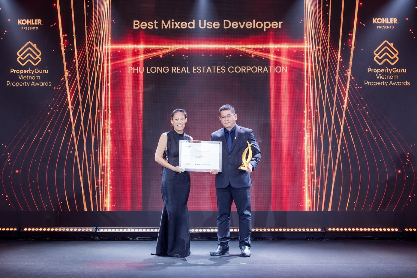 Ông Nguyễn Vũ Anh Tú - Tổng Giám đốc Phú Long nhận giải thưởng trong đêm Gala của PropertyGuru Vietnam Property Awards - VPA 2023. Ông Nguyễn Vũ Anh Tú - Tổng Giám đốc Phú Long nhận giải thưởng trong đêm Gala của PropertyGuru Vietnam Property Awards - VPA 2023.