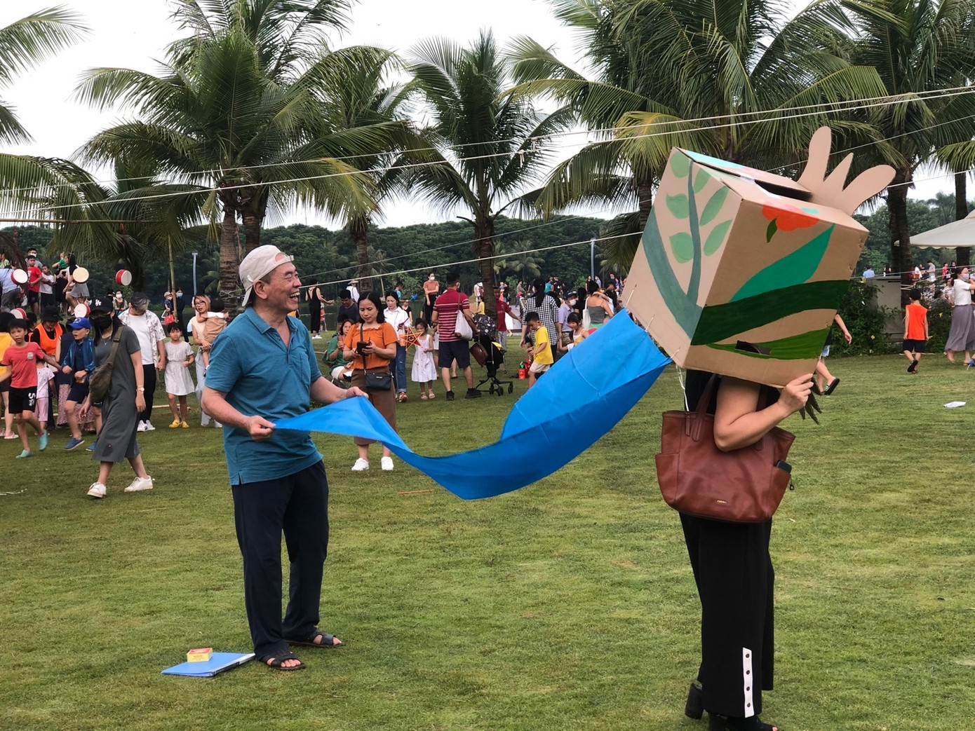 Người già vui Tết Trung thu, trở lại tuổi thơ với những trò chơi dân gian Người già vui Tết Trung thu, trở lại tuổi thơ với những trò chơi dân gian