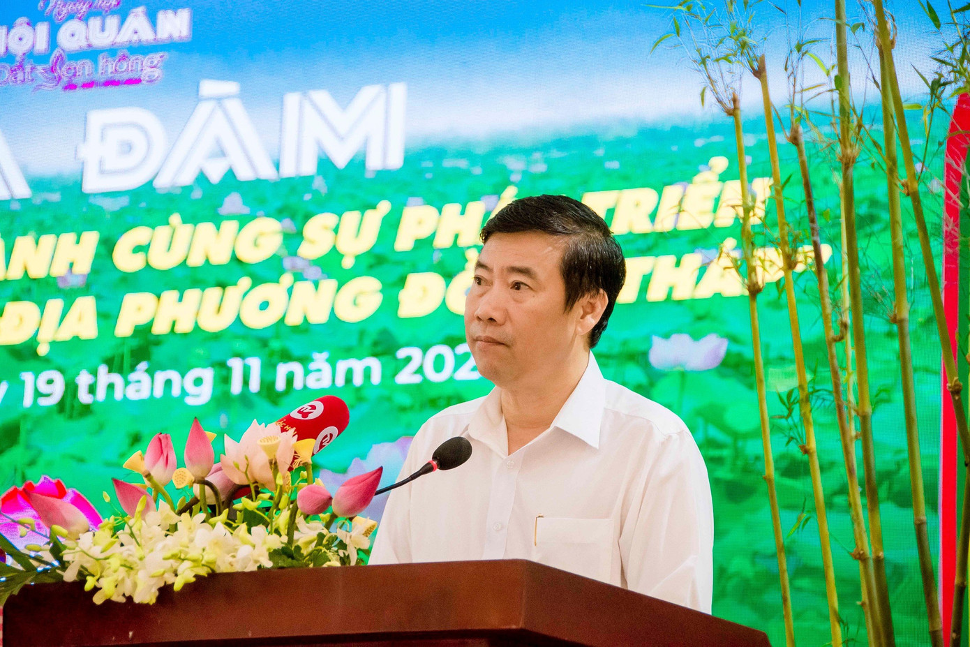 Chủ tịch UBND tỉnh Đồng Tháp Phạm Thiện Nghĩa phát biểu Chủ tịch UBND tỉnh Đồng Tháp Phạm Thiện Nghĩa phát biểu