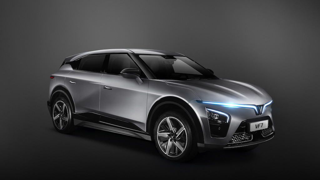 VF 7 sở hữu động cơ vượt trội trong phân khúc C-SUV với mức giá lăn bánh chỉ từ 823,4 triệu đồng VF 7 sở hữu động cơ vượt trội trong phân khúc C-SUV với mức giá lăn bánh chỉ từ 823,4 triệu đồng