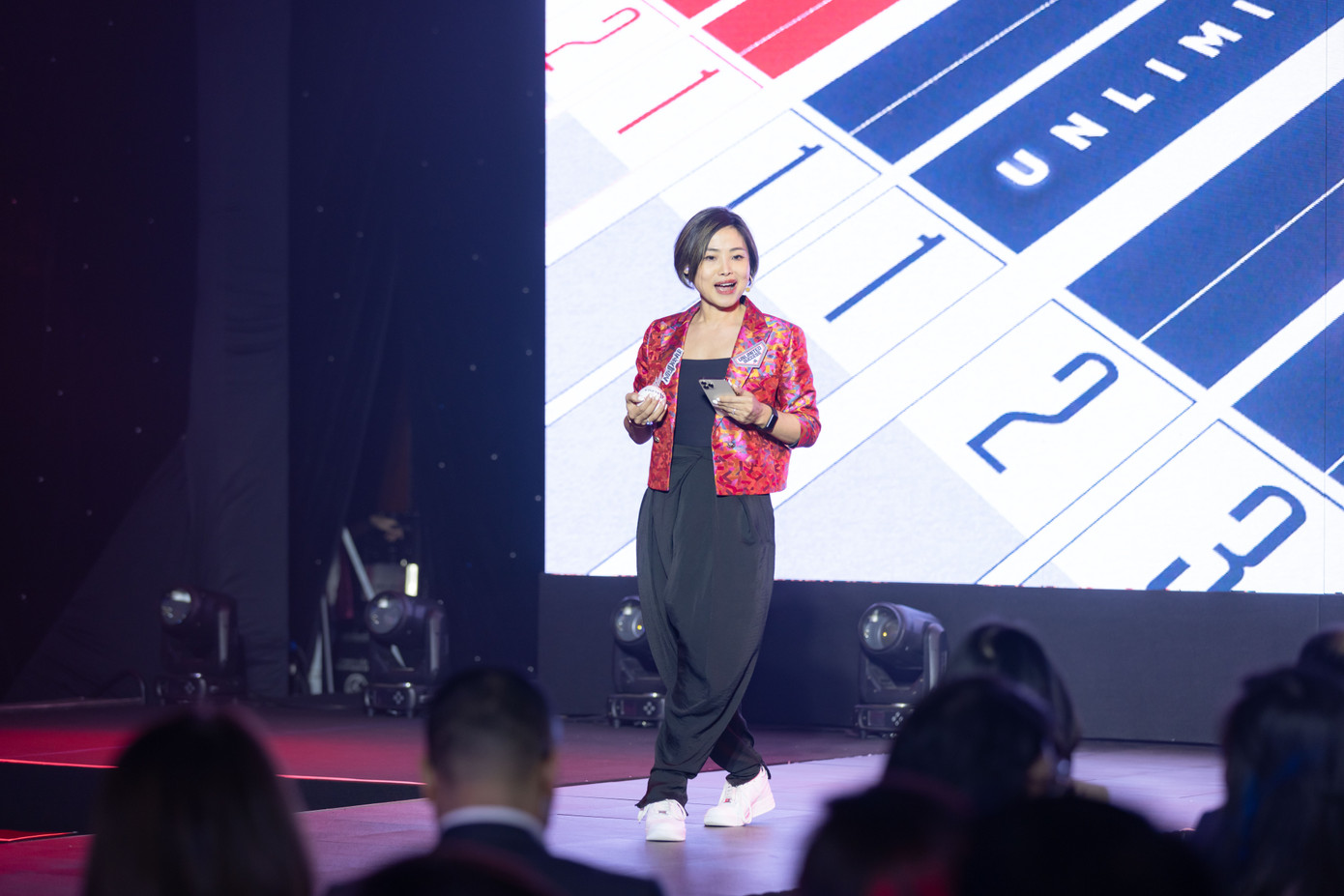 Bà Vũ Lê Mộng Hà – Phó Tổng giám đốc phát triển kinh doanh kênh đại lý Bà Vũ Lê Mộng Hà – Phó Tổng giám đốc phát triển kinh doanh kênh đại lý