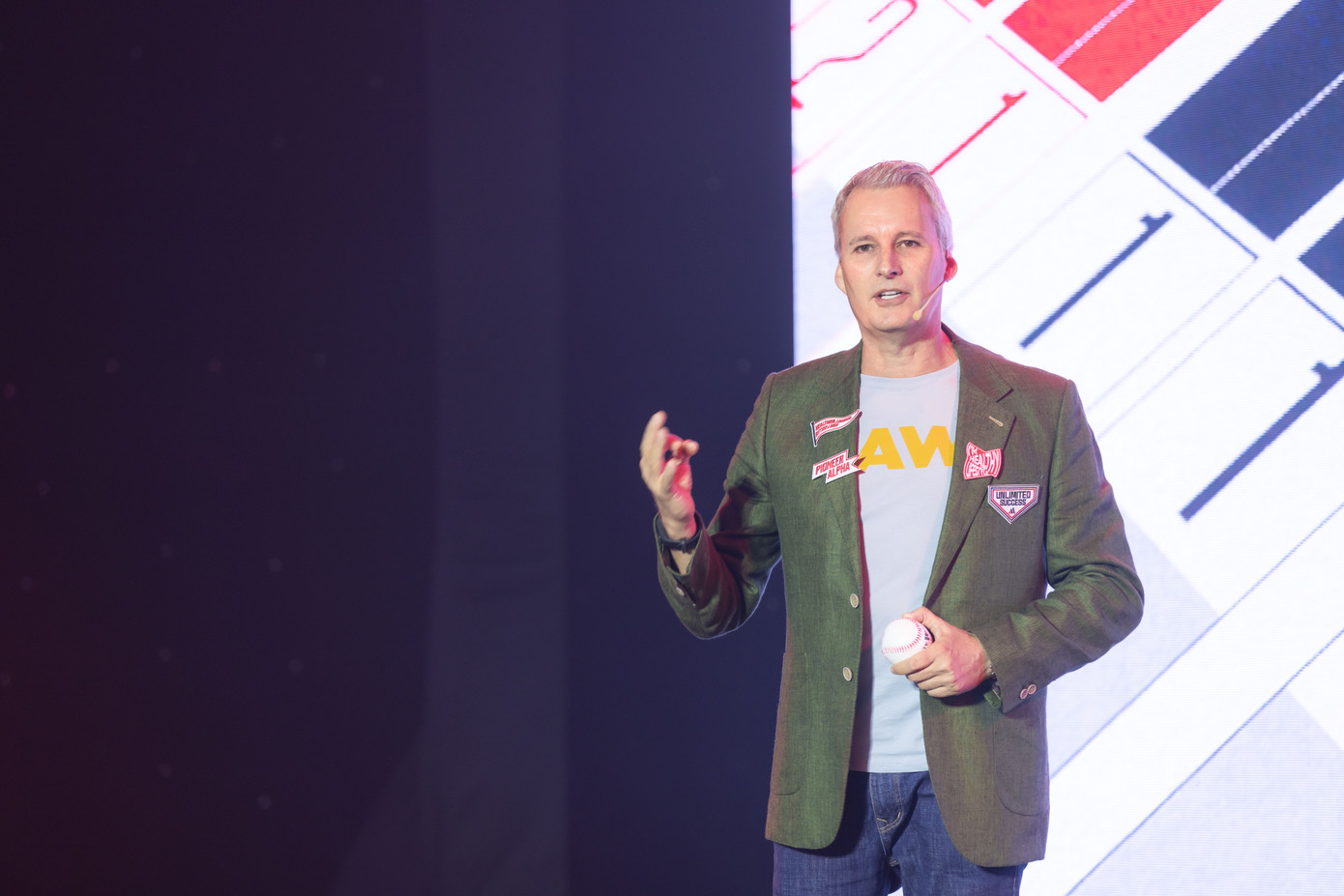 Ông Wayne Besant – CEO AIA Việt Nam Ông Wayne Besant – CEO AIA Việt Nam