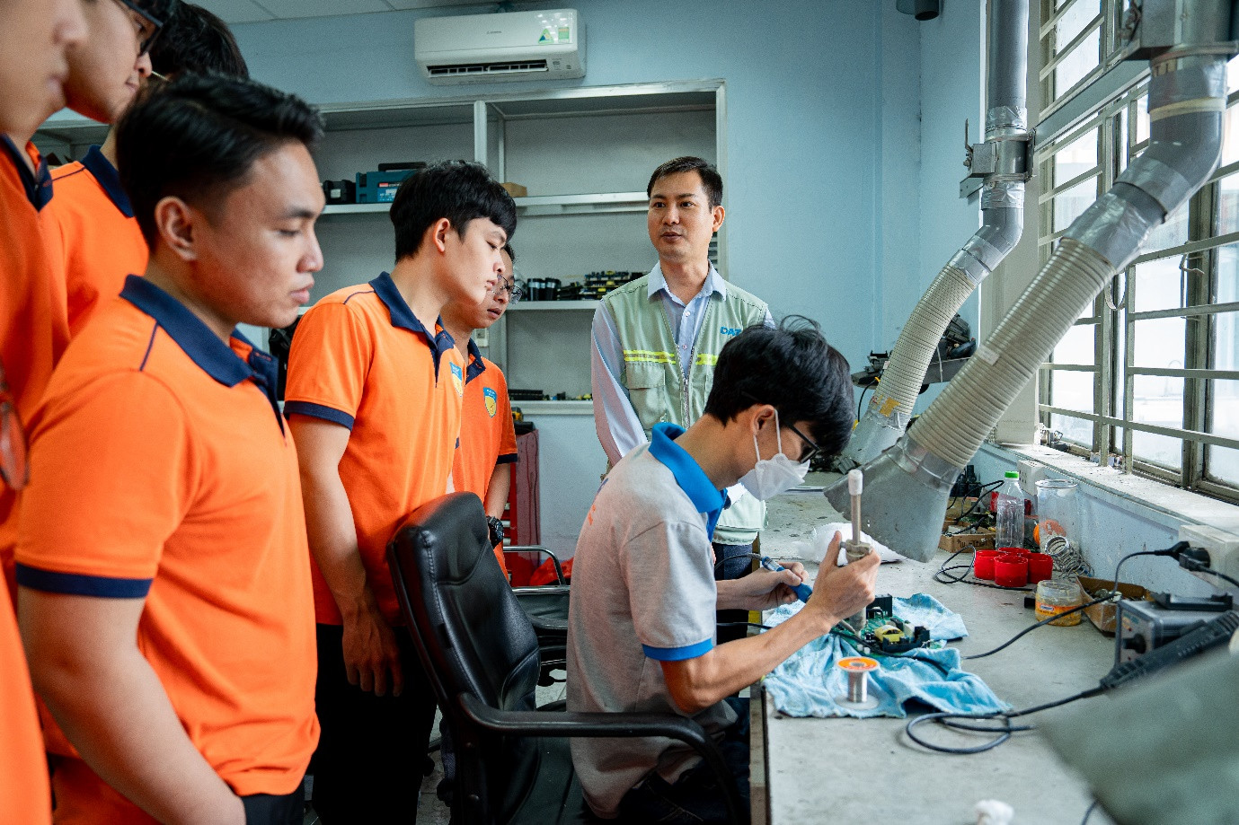 Tham quan doanh nghiệp là phương pháp học hiệu quả để sinh viên Kỹ thuật máy tính tăng cường trải nghiệm thực tế Tham quan doanh nghiệp là phương pháp học hiệu quả để sinh viên Kỹ thuật máy tính tăng cường trải nghiệm thực tế