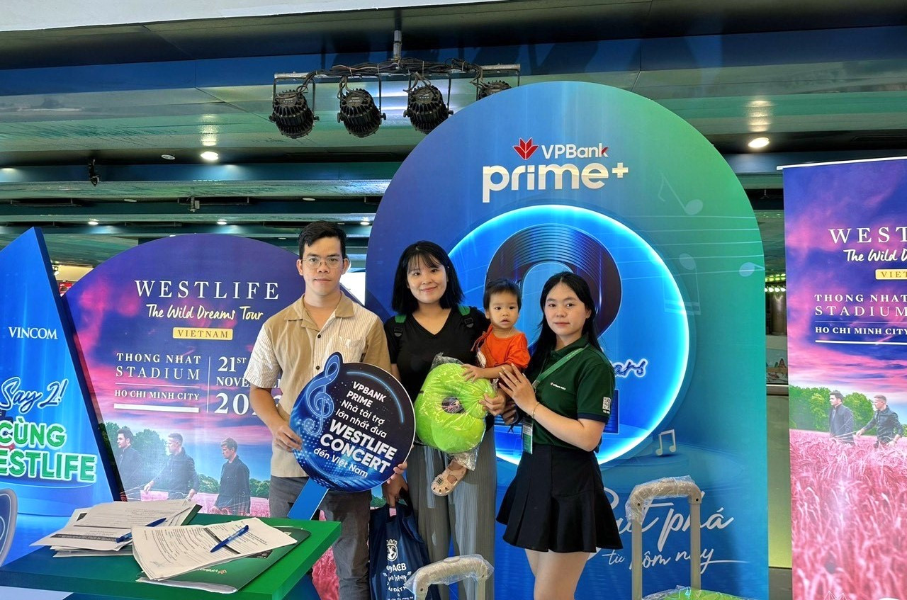 Khách hàng háo hức săn vé gặp những “chàng trai của thanh xuân”.