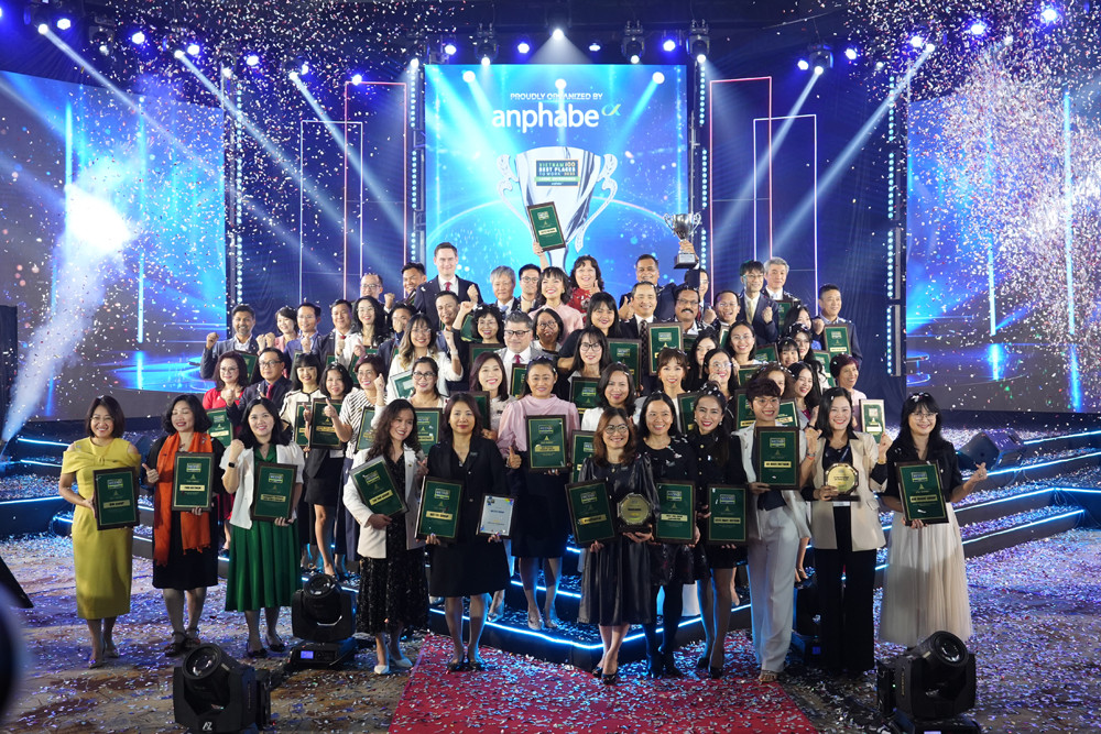 AEON Việt Nam được vinh danh tại vị trí 13 trong Top 100 Nơi làm việc tốt nhất Việt Nam 2023 ở tất cả cả ngành nghề và dẫn đầu trong bảng xếp hạng Nơi làm việc tốt nhất ngành bán lẻ bán sỉ và thương mại AEON Việt Nam được vinh danh tại vị trí 13 trong Top 100 Nơi làm việc tốt nhất Việt Nam 2023 ở tất cả cả ngành nghề và dẫn đầu trong bảng xếp hạng Nơi làm việc tốt nhất ngành bán lẻ bán sỉ và thương mại