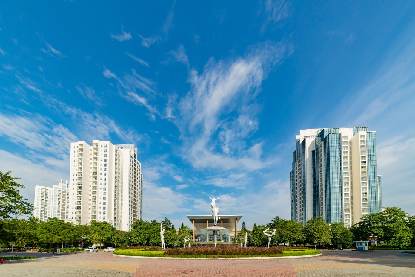 Từ cổng chính nhìn vào Khu đô thị quốc tế Ciputra Hanoi Từ cổng chính nhìn vào Khu đô thị quốc tế Ciputra Hanoi