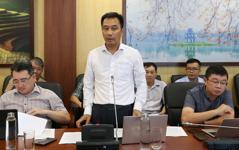 Chủ tịch HĐTV EVNNPT Nguyễn Tuấn Tùng báo cáo tại buổi làm việc Chủ tịch HĐTV EVNNPT Nguyễn Tuấn Tùng báo cáo tại buổi làm việc
