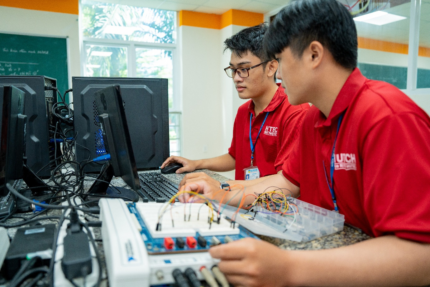 Kỹ thuật máy tính - ngành học ưa chuộng của gen Z đam mê máy móc và công nghệ Kỹ thuật máy tính - ngành học ưa chuộng của gen Z đam mê máy móc và công nghệ