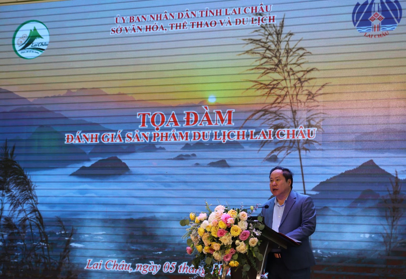 Đồng chí Tống Thanh Hải – Phó Chủ tịch Thường trực UBND tỉnh Lai Châu phát biểu chào mừng tại buổi Tọa đàm