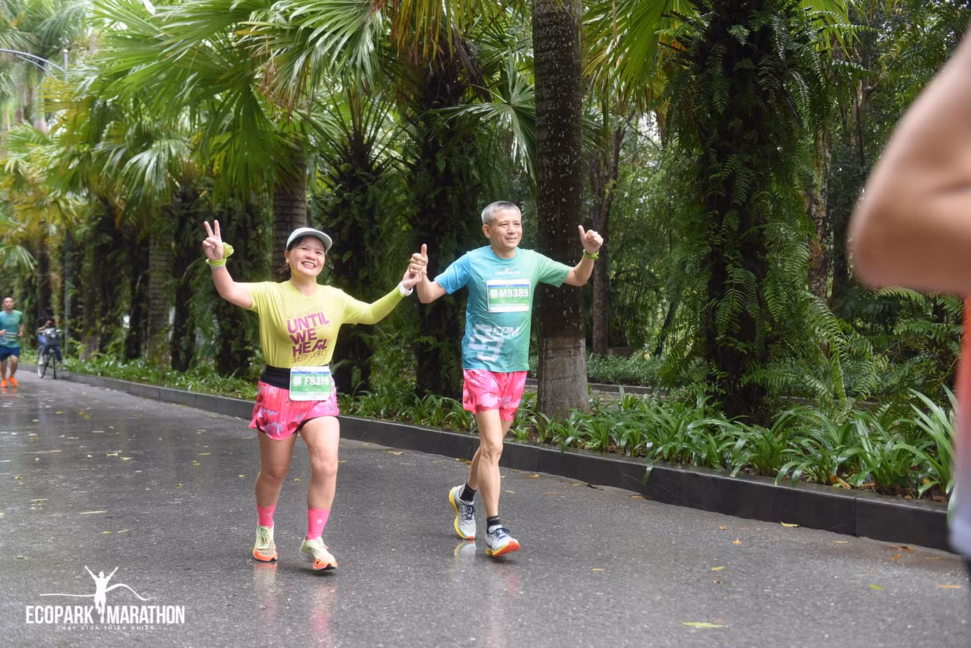 Cư dân lớn tuổi vui vẻ, đầy năng lượng tham gia giải chạy tại KĐT xanh Ecopark Cư dân lớn tuổi vui vẻ, đầy năng lượng tham gia giải chạy tại KĐT xanh Ecopark