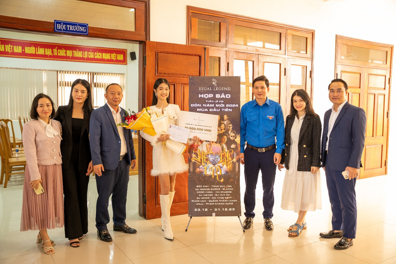 Sự kiện họp báo có sự tham gia của đại diện lãnh đạo các cơ quan, sở, ban ngành tỉnh Quảng Bình cùng đại diện lãnh đạo, các phóng viên, nhà báo cơ quan thông tấn báo chí trên địa bàn Tỉnh.