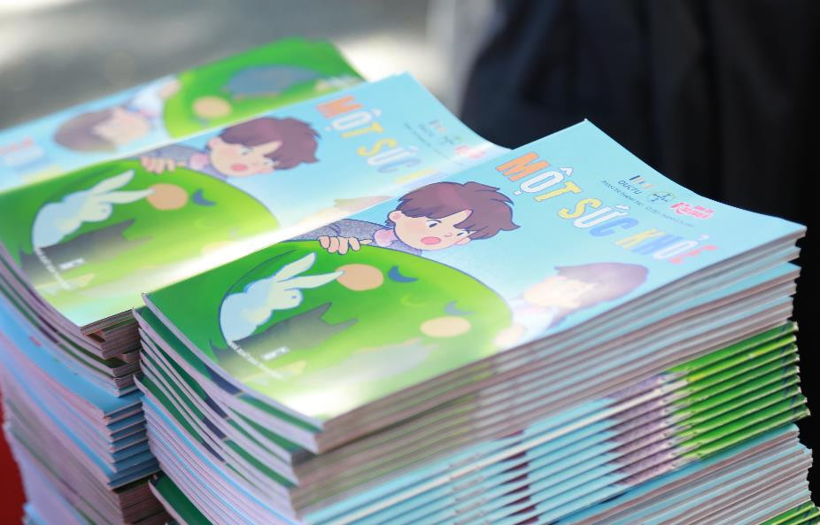 “Một sức khỏe” là thành quả từ sự hợp tác giữa 3 đơn vị cùng sự hỗ trợ chuyên môn của nhóm biên soạn gồm hơn 20 nhà khoa học, chuyên gia thuộc nhiều lĩnh vực khác nhau. Ảnh: Đăng Khôi. “Một sức khỏe” là thành quả từ sự hợp tác giữa 3 đơn vị cùng sự hỗ trợ chuyên môn của nhóm biên soạn gồm hơn 20 nhà khoa học, chuyên gia thuộc nhiều lĩnh vực khác nhau. Ảnh: Đăng Khôi.