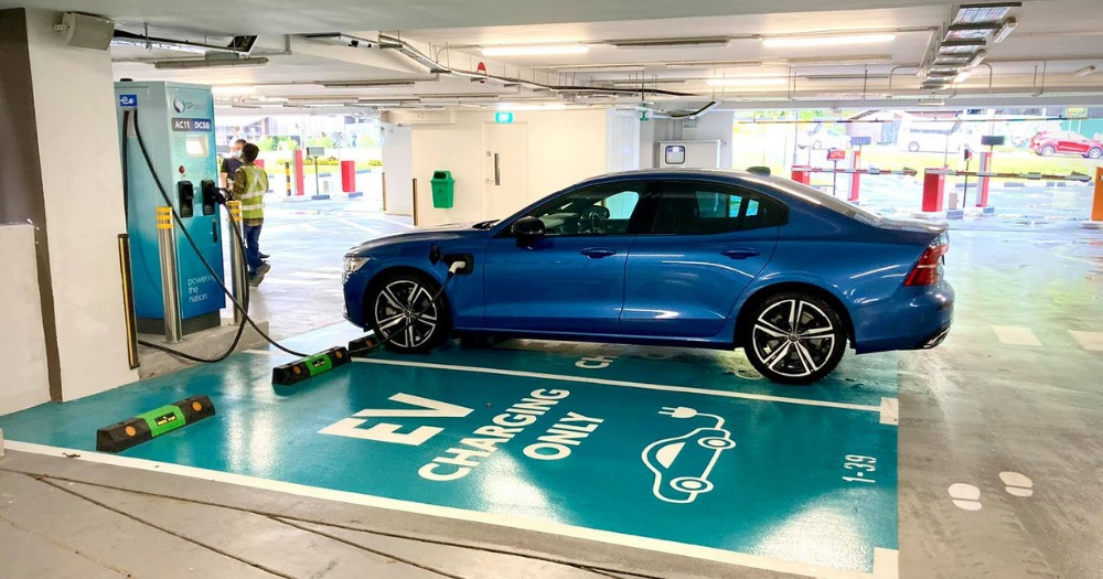 Đến năm 2030 sẽ có 60.000 điểm sạc xe điện trên khắp Singapore, trong đó có 40.000 điểm tại các bãi đỗ xe công cộng. Ảnh: Mothership Đến năm 2030 sẽ có 60.000 điểm sạc xe điện trên khắp Singapore, trong đó có 40.000 điểm tại các bãi đỗ xe công cộng. Ảnh: Mothership