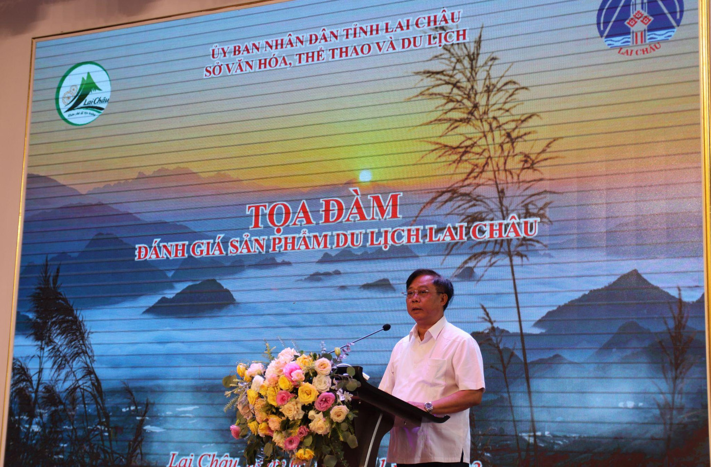 Đồng chí Phạm Văn Thủy – Phó Cục trưởng Cục Du lịch quốc gia Việt Nam phát biểu đề dẫn tại buổi Tọa đàm.