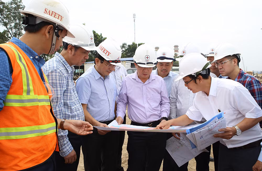 Tổng giám đốc EVNNPT nghe báo cáo tiến độ phương án phương án đấu nối NMĐ Nhơn Trạch 3