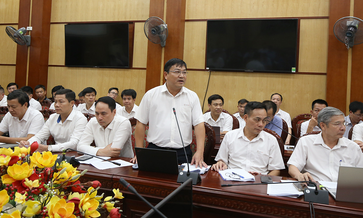 Ông Nguyễn Văn Tình – Phó Giám đốc CPMB báo cáo tại buổi làm việc