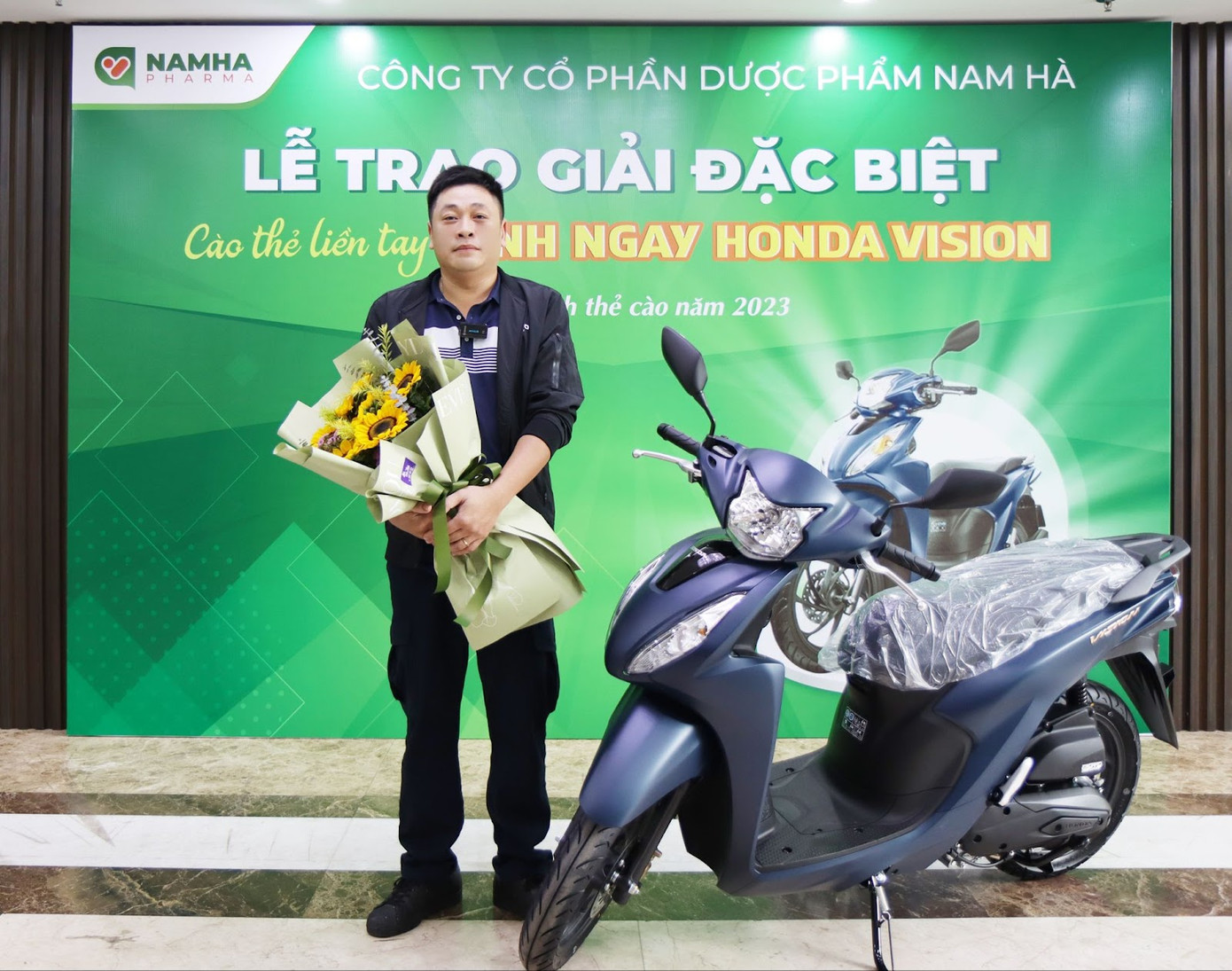 Khách hàng may mắn trúng giải đặc biệt của chương trình Khách hàng may mắn trúng giải đặc biệt của chương trình