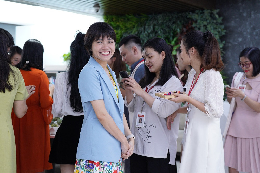 Niềm vui của cán bộ nhân viên trong sự kiện Hạnh phúc tự tâm tổ chức nhân dịp 20/10