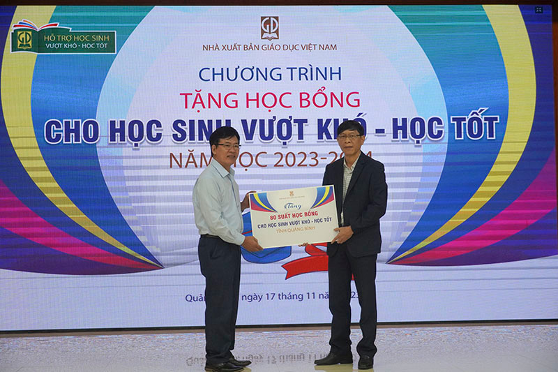 Chương trình tặng học bổng tại Quảng Bình