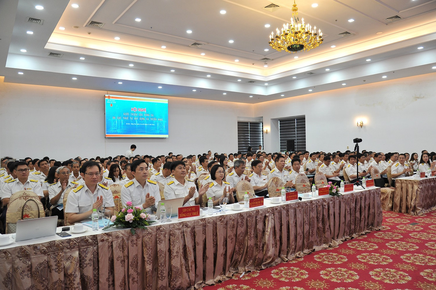 Sự đồng thuận cao của các đơn vị trong nghiên cứu phát triển công cụ, ứng dụng CNTT trong quản lý là một bước đi cụ thể để toàn ngành Thuế thực hiện tốt mục tiêu “Lấy người nộp thuế làm trung tâm phục vụ”.