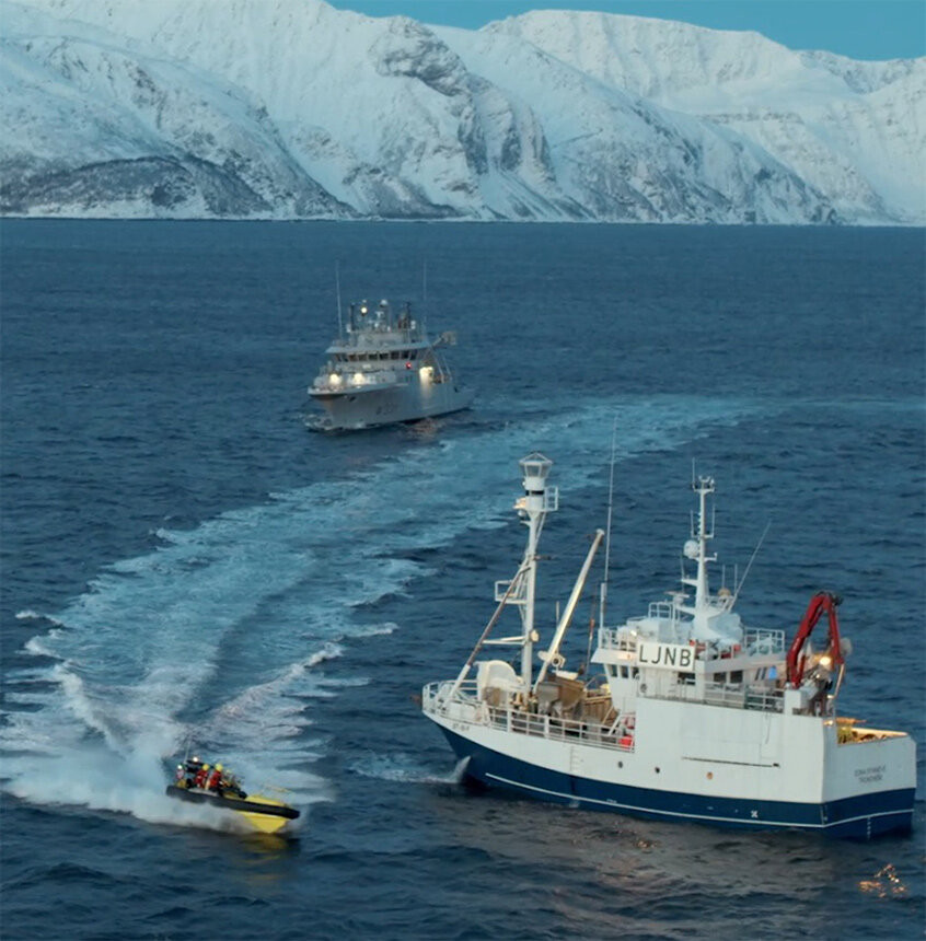 Tàu Cảnh sát biển làm nhiệm vụ theo dõi các hoạt động khai thác hải sản (Ảnh: Guro Storskjær)