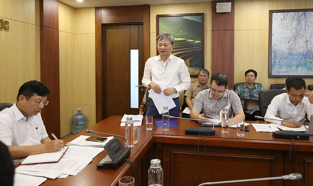 Tổng giám đốc EVN Trần Đình Nhân báo cáo tại buổi làm việc Tổng giám đốc EVN Trần Đình Nhân báo cáo tại buổi làm việc