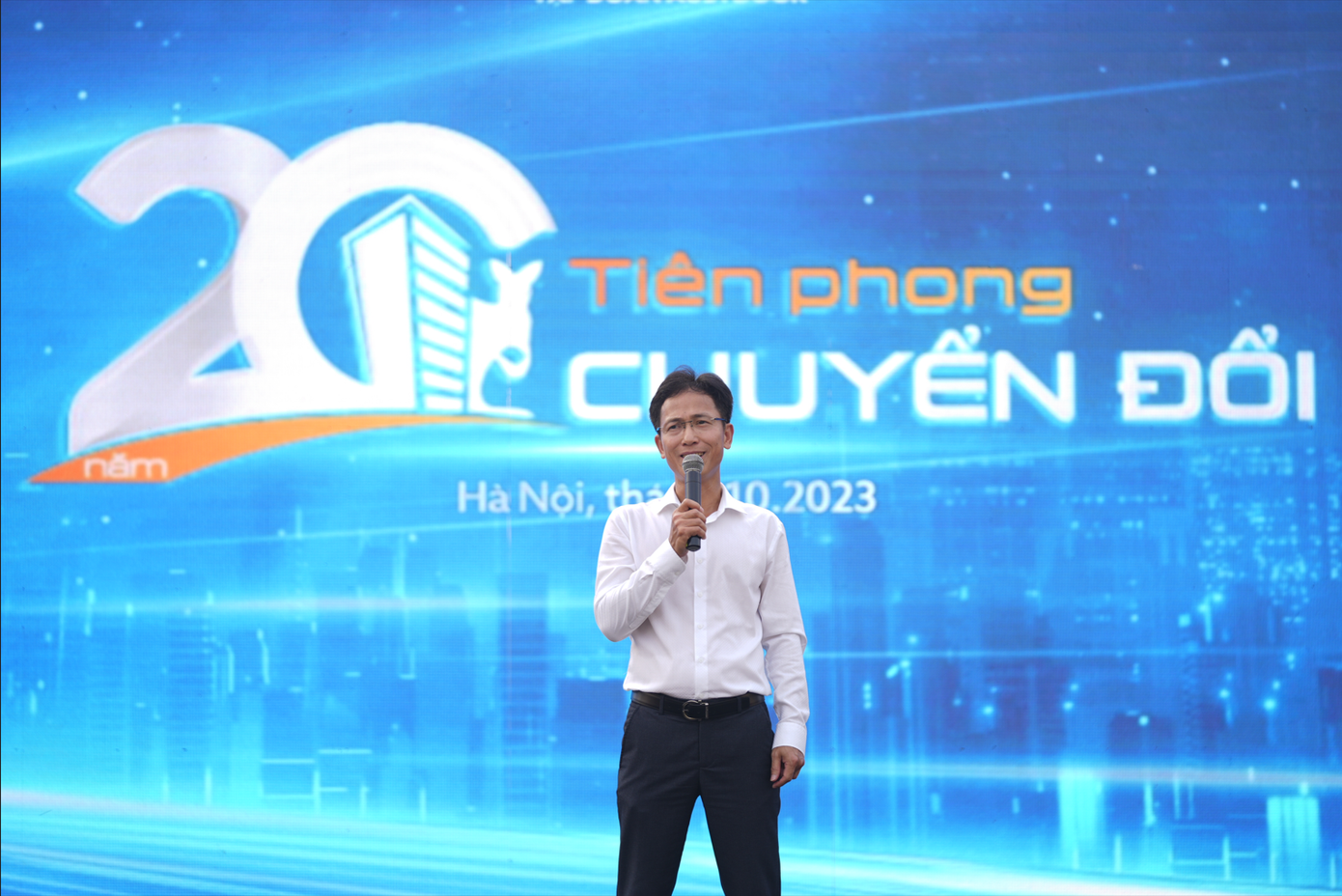 Ông Dương Quốc Tuấn – TGĐ Tập Đoàn Austdoor phát biểu trong sự kiện kỷ niệm 20 năm thành lập