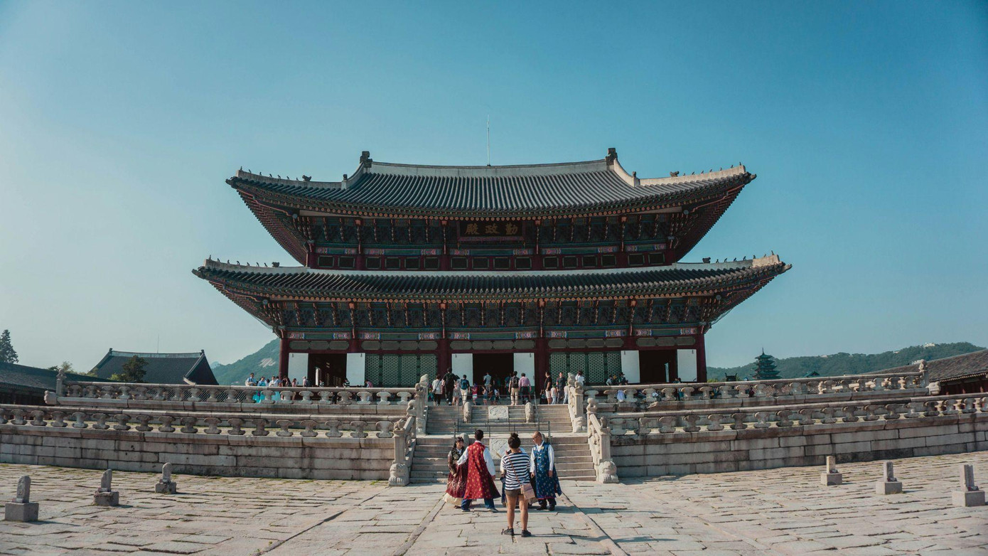 Chụp ảnh tại cung điện Gyeongbokgung