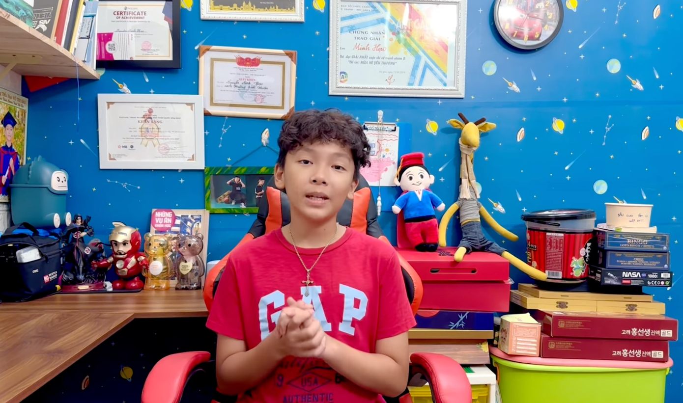 Ngoài lồng tiếng, Minh Hạo còn rất thích làm MC, hát, đàn piano và vẽ sáng tạo. Ngoài lồng tiếng, Minh Hạo còn rất thích làm MC, hát, đàn piano và vẽ sáng tạo.