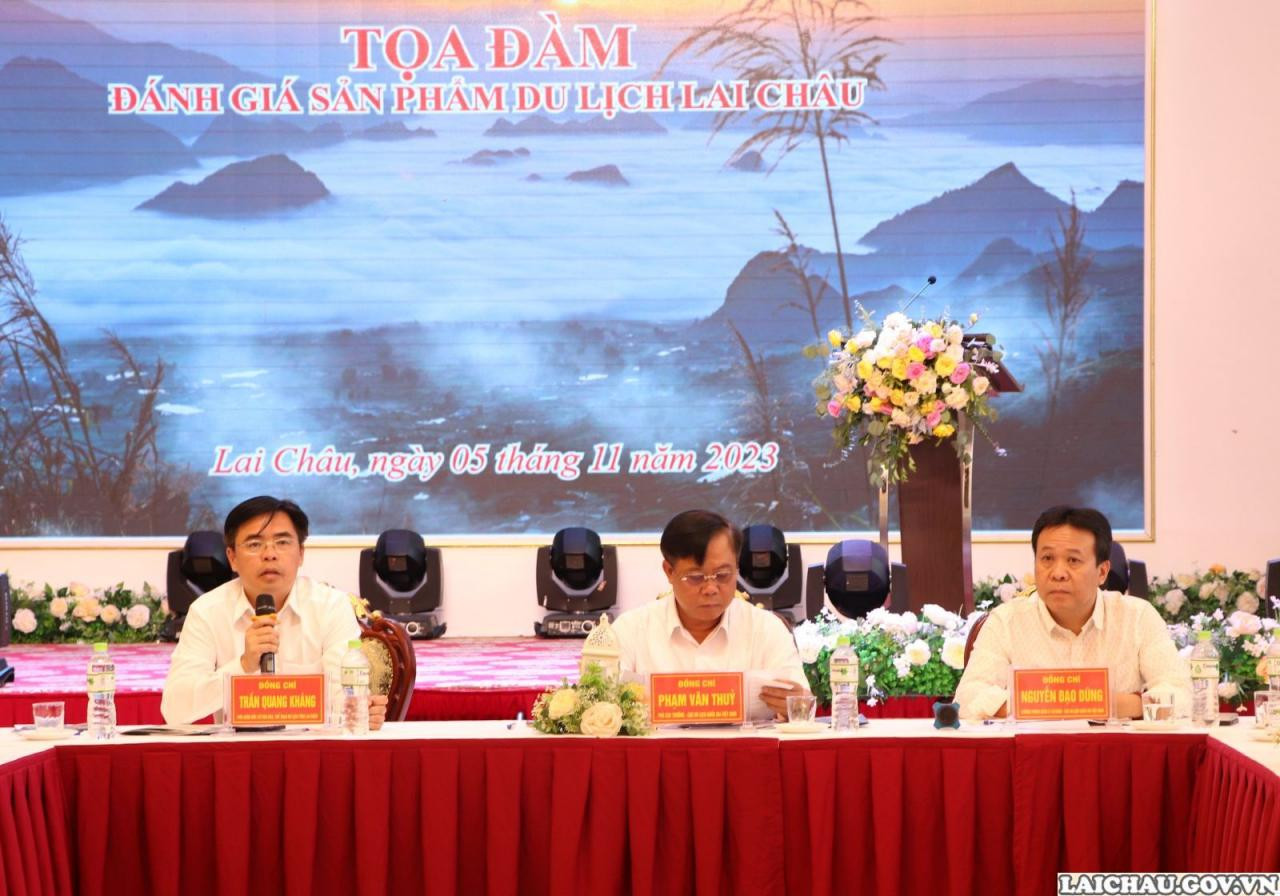 Đại diện lãnh đạo Cục Du lịch quốc gia Việt Nam; đại diện Sở Văn hóa, Thể thao và Du lịch tỉnh Lai Châu điều hành buổi tọa đàm. Đại diện lãnh đạo Cục Du lịch quốc gia Việt Nam; đại diện Sở Văn hóa, Thể thao và Du lịch tỉnh Lai Châu điều hành buổi tọa đàm.