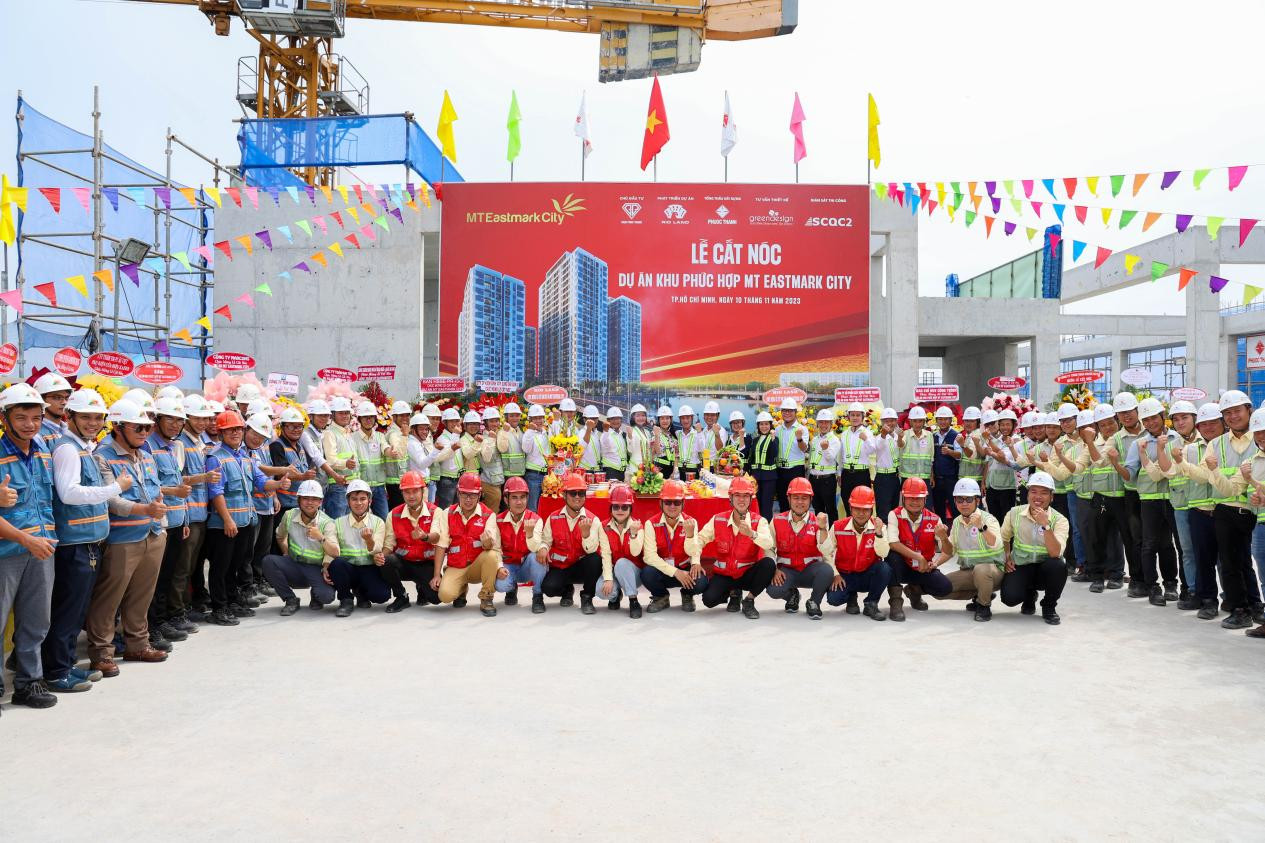 Sau khi cất nóc, cảnh quan và hệ thống tiện ích cao cấp sẽ được đẩy nhanh hoàn thiệt để mang đến không gian sống đẳng cấp dành cho cư dân