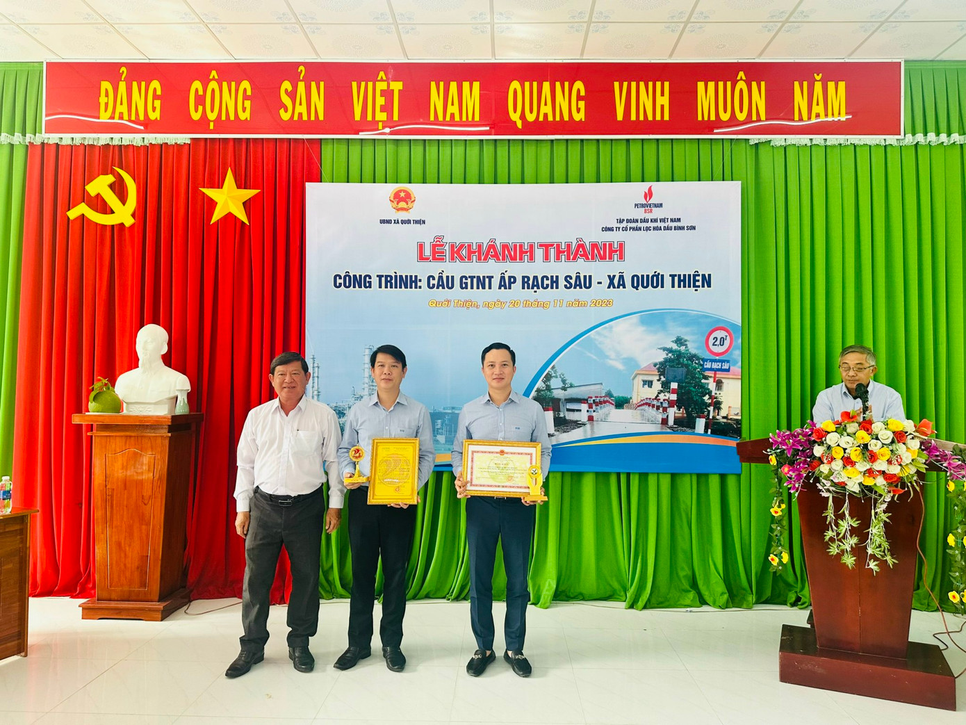 UBND tỉnh Vĩnh Long đã trao tặng Bằng khen của UBND tỉnh cho Công ty BSR về những đóng góp, hỗ trợ về an sinh xã hội. UBND huyện Vũng Liêm cũng trao thư cảm ơn Công ty BSR về những đóng góp của BSR cho địa phương