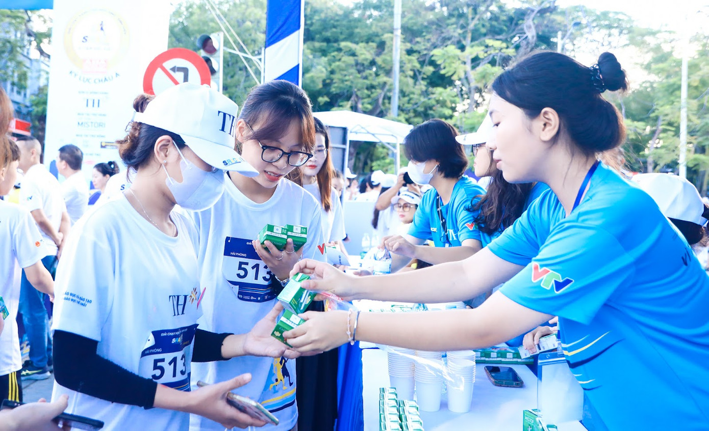 Tập đoàn TH tiếp sức các bạn học sinh, sinh viên sau cuộc thi