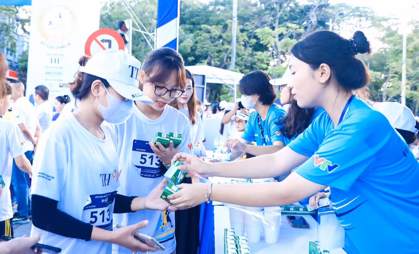 Tập đoàn TH tiếp sức các bạn học sinh, sinh viên sau cuộc thi