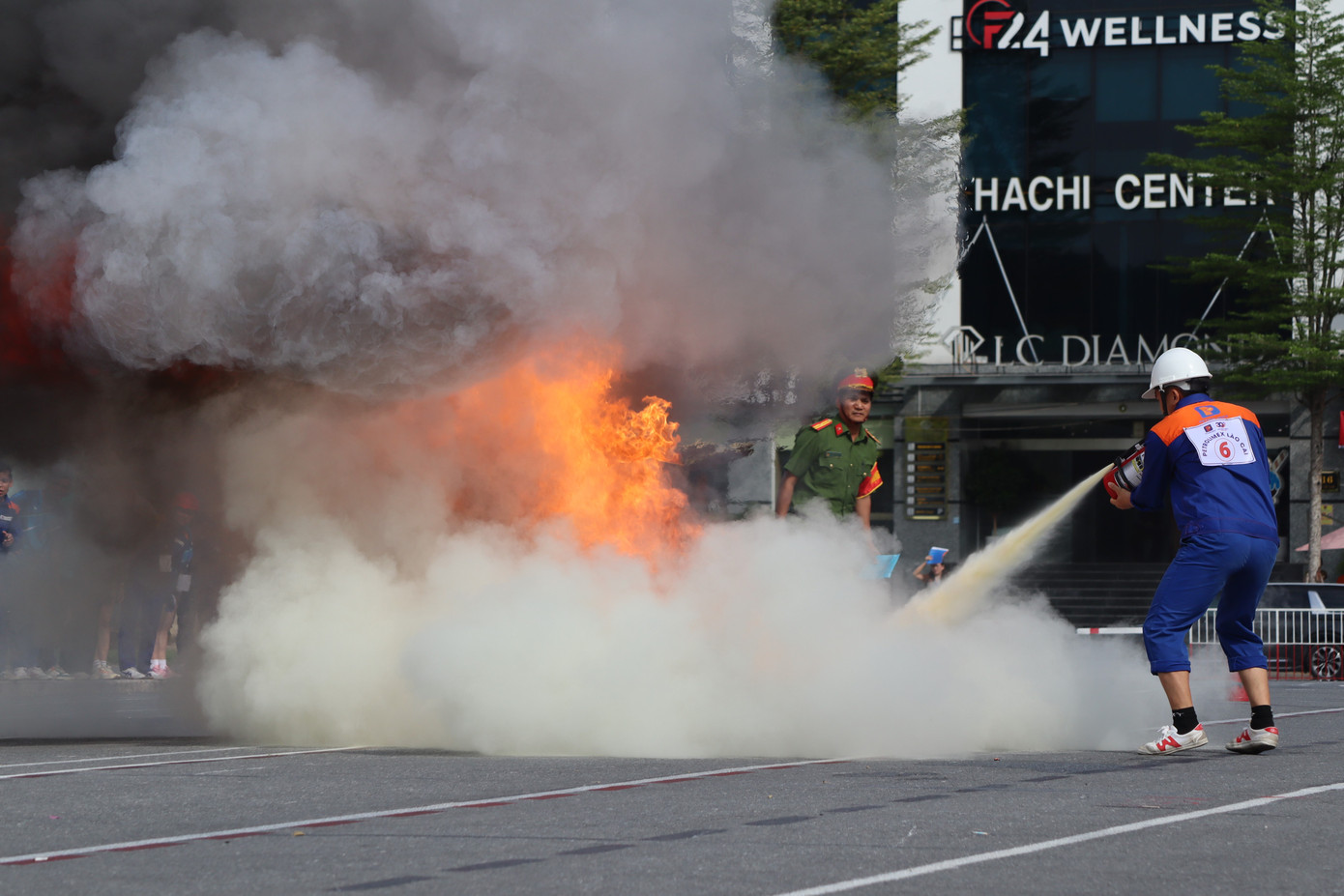 Petrolimex Lào Cai tham giao hội thao với nội dung phòng cháy chữa cháy và cứu nạn. Petrolimex Lào Cai tham giao hội thao với nội dung phòng cháy chữa cháy và cứu nạn.